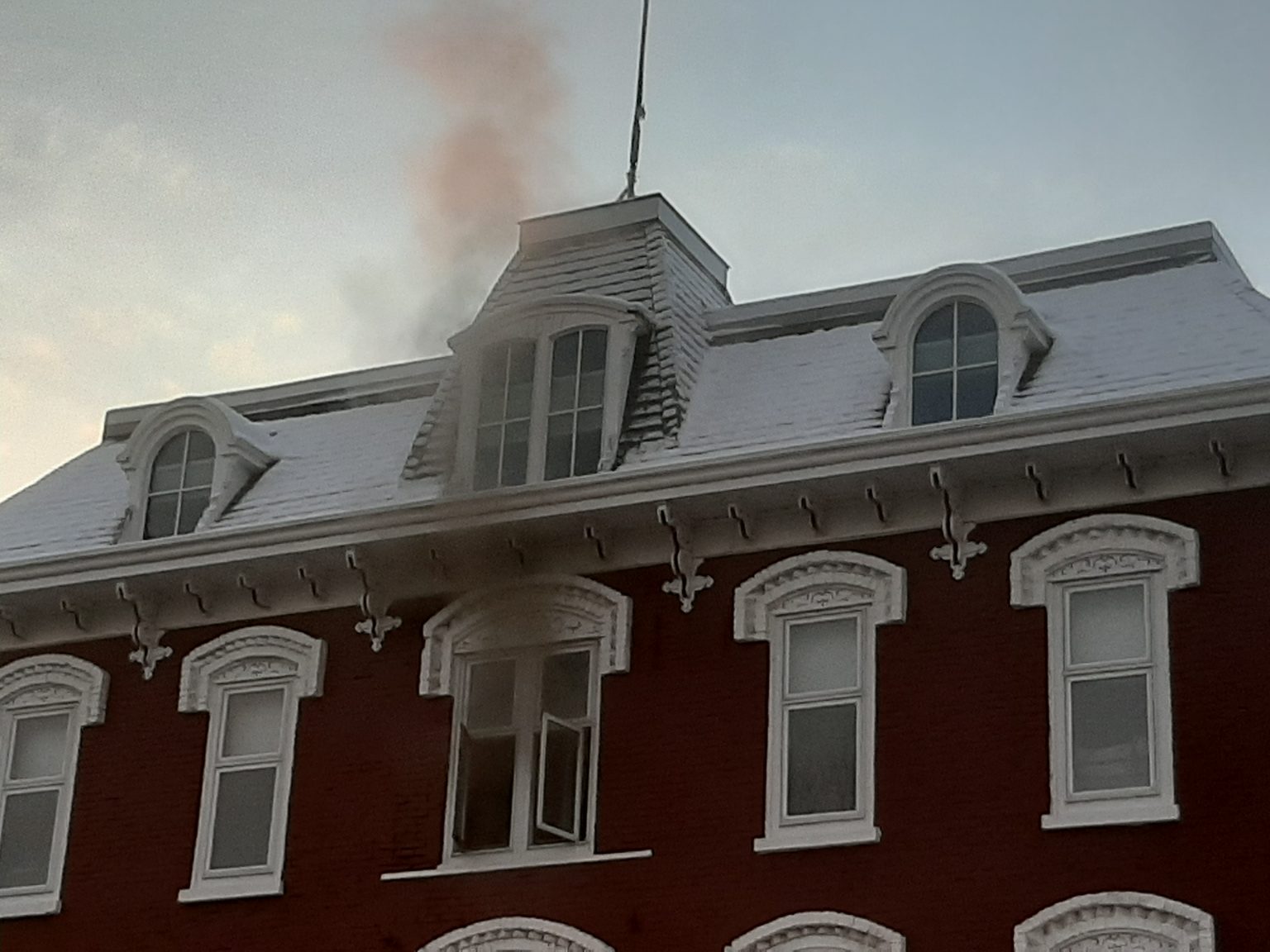 BREAKING NEWS Fire at Archer House